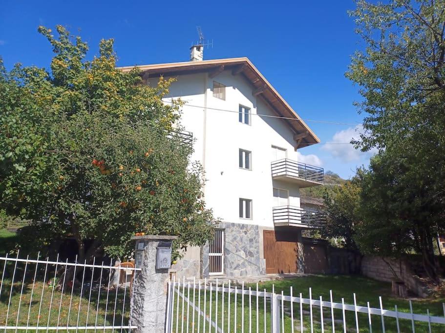 Casa Vacanza Leonardo Apartment Chambave Екстериор снимка